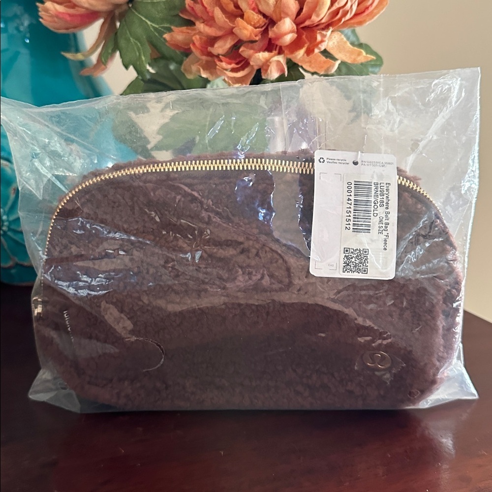 lululemon athletica Brown Sherpa Belt Bag - Picture 4 of 8